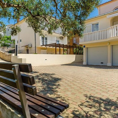 Apartments And Room Maestral Trogir Bagian luar foto