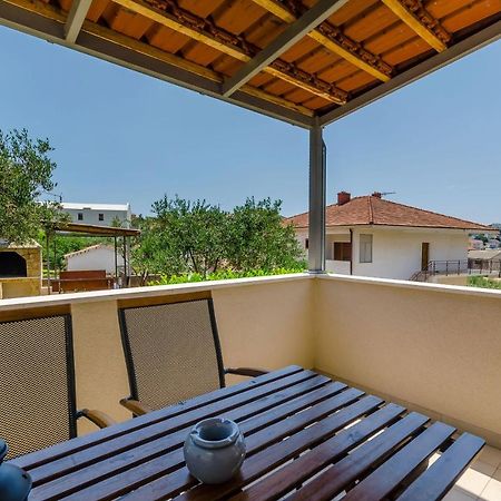 Apartments And Room Maestral Trogir Bagian luar foto