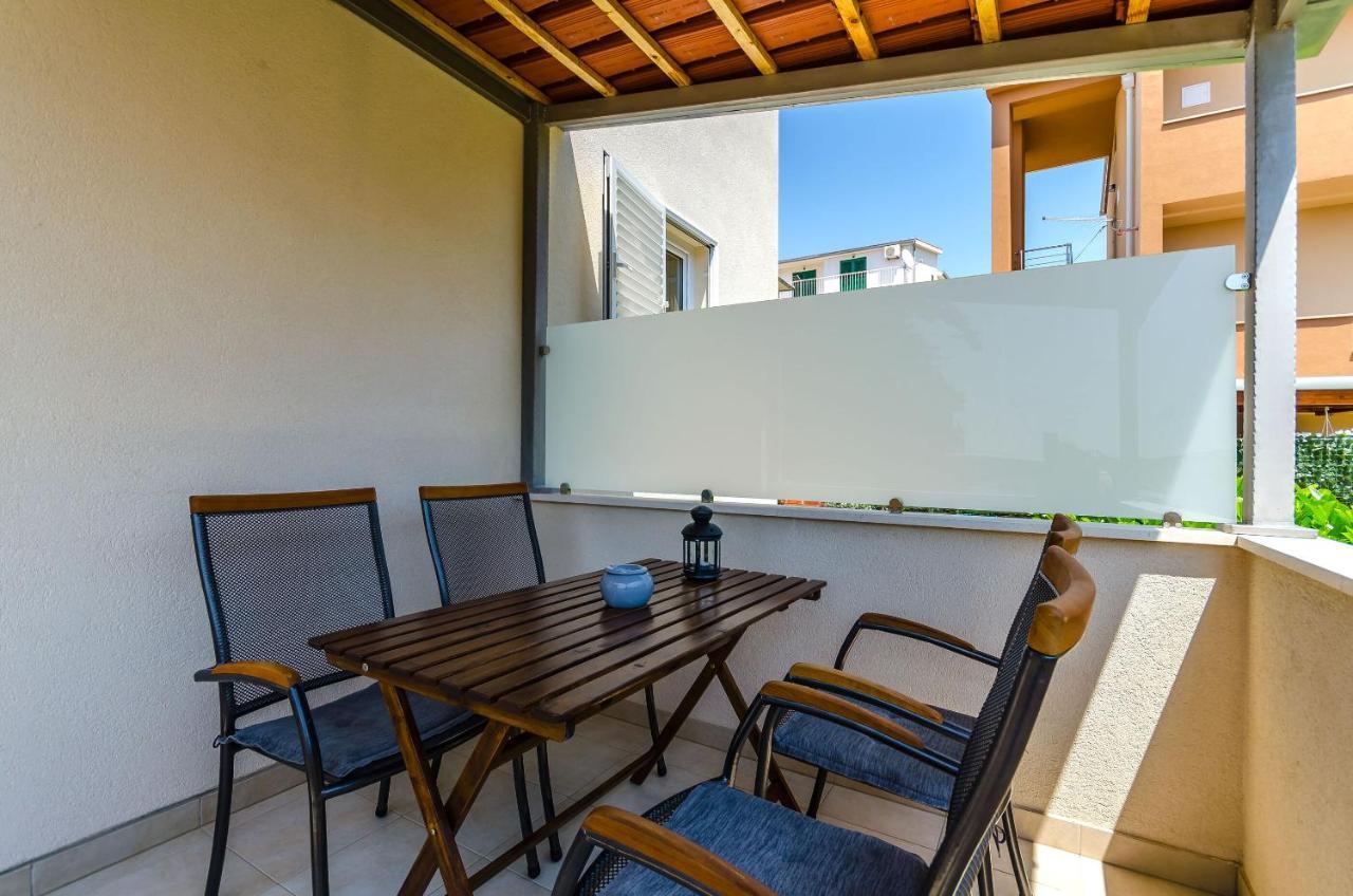 Apartments And Room Maestral Trogir Bagian luar foto