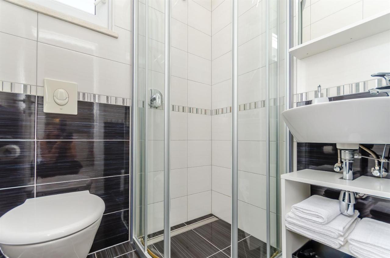 Apartments And Room Maestral Trogir Bagian luar foto