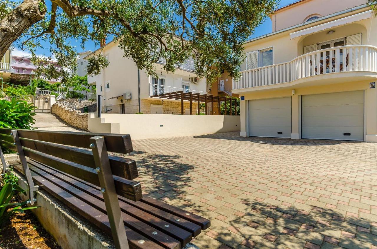 Apartments And Room Maestral Trogir Bagian luar foto