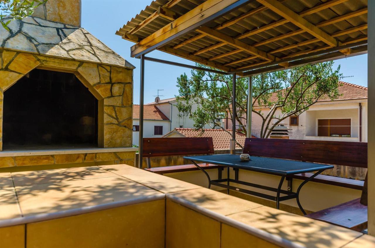 Apartments And Room Maestral Trogir Bagian luar foto