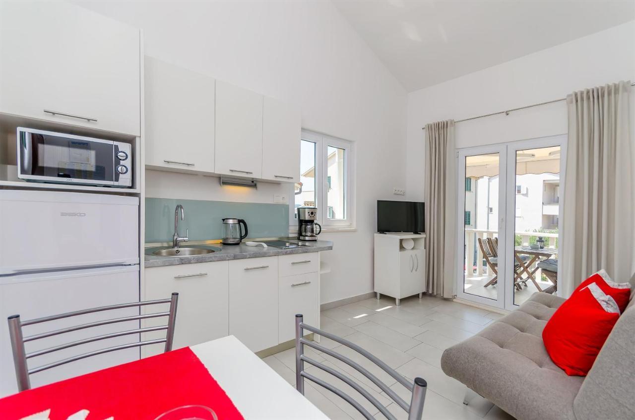 Apartments And Room Maestral Trogir Bagian luar foto