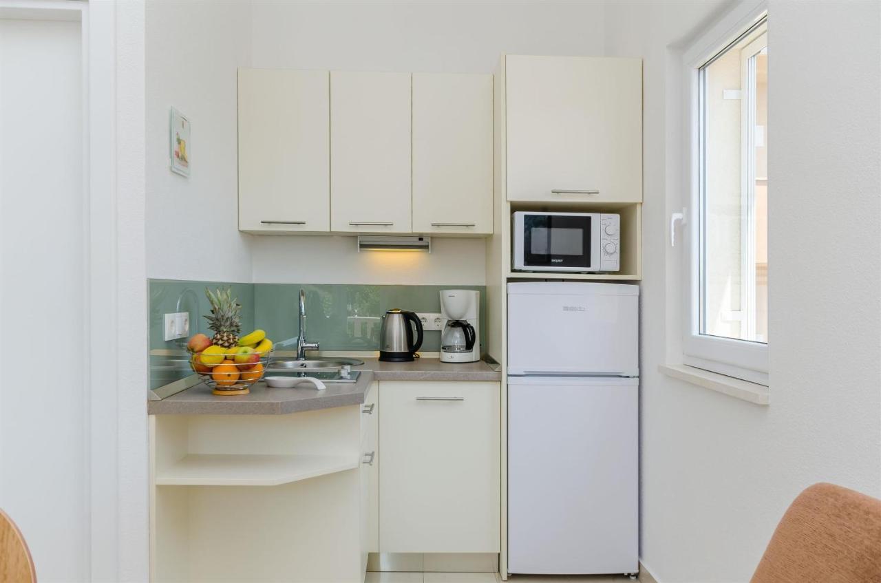 Apartments And Room Maestral Trogir Bagian luar foto