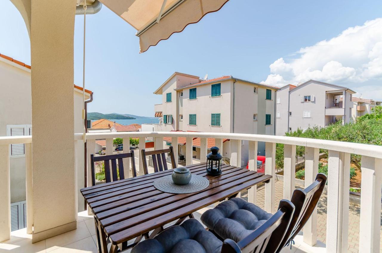 Apartments And Room Maestral Trogir Bagian luar foto